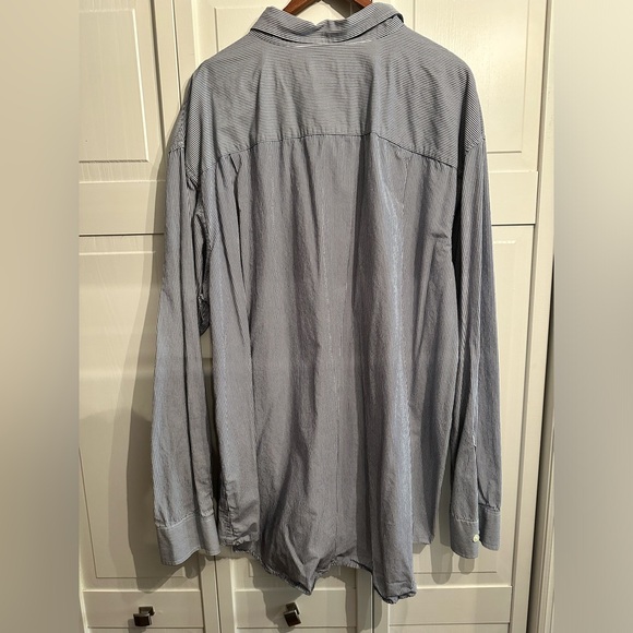 Izod Men’s Button Down Shirt - Picture 2 of 3